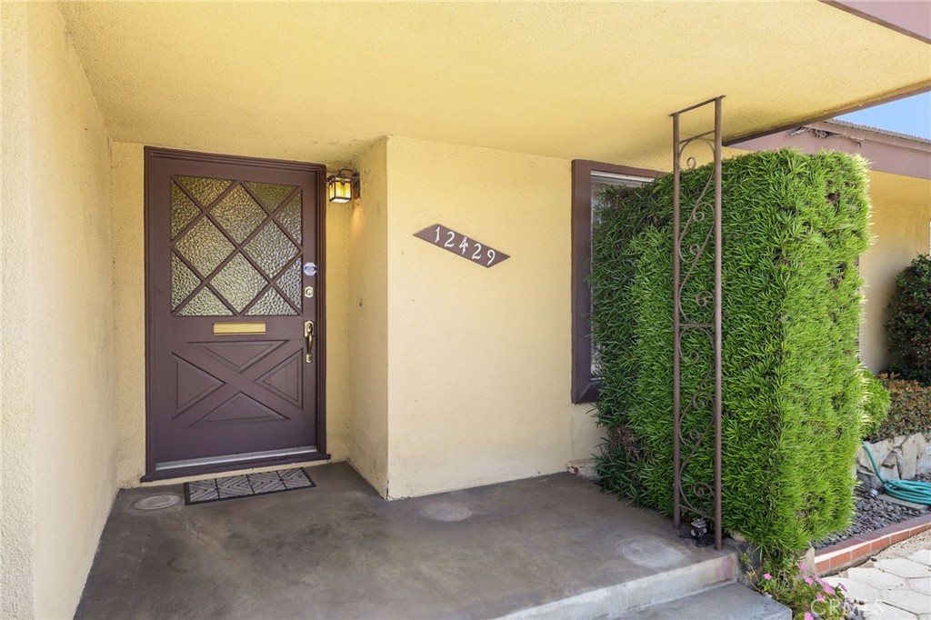 Properties 3 12429 Baker Avenue