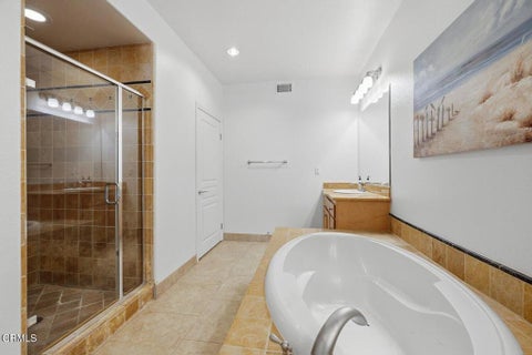 Tiny photo for 1423 Windshore Way, Oxnard, CA 93035 (MLS # V1-38870)