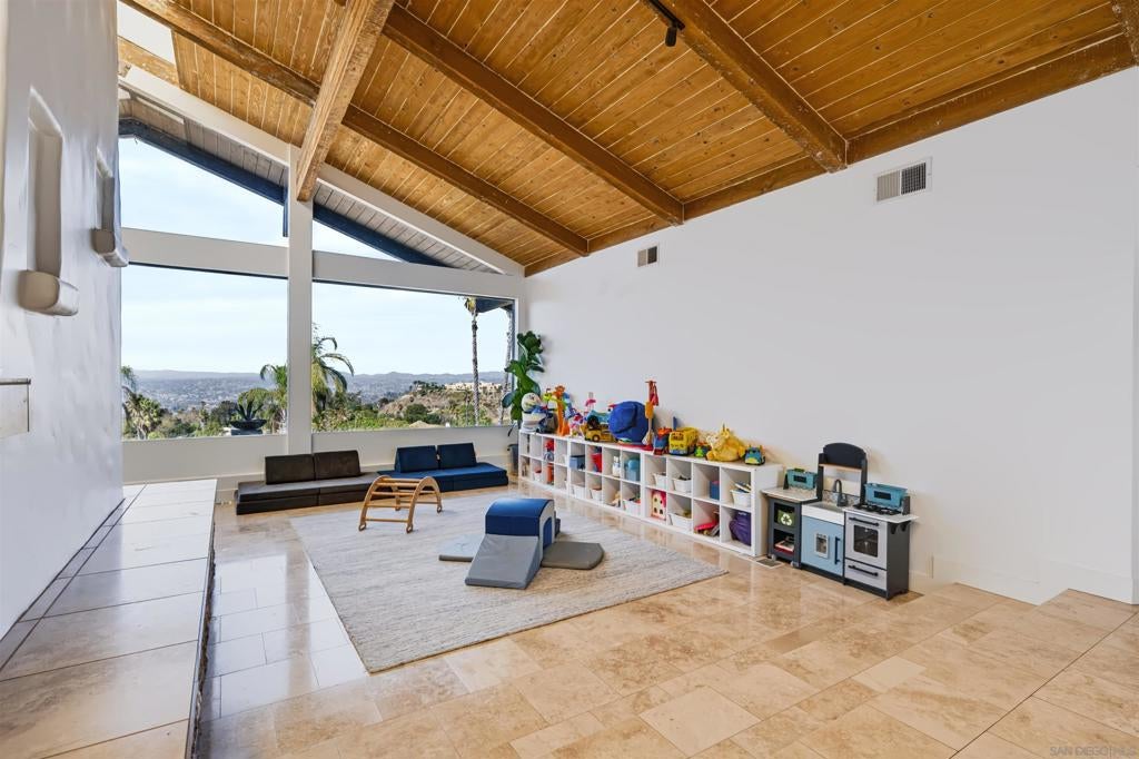 30410 Calle La Reina