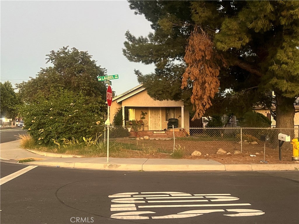 8909 Laurel