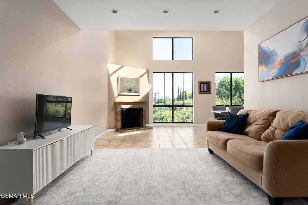13331 Moorpark Street 328