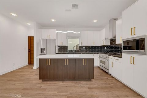 Photo of 22136 Gilmore Street, Woodland Hills, CA 91303 (MLS # SR25249418) Photo of 22136 Gilmore Street, Woodland Hills, CA 91303 (MLS # SR25249418)