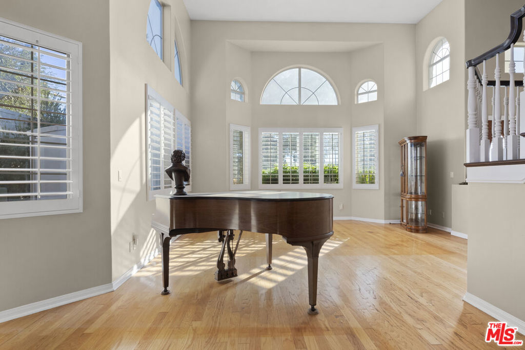 20741 Devonshire Street