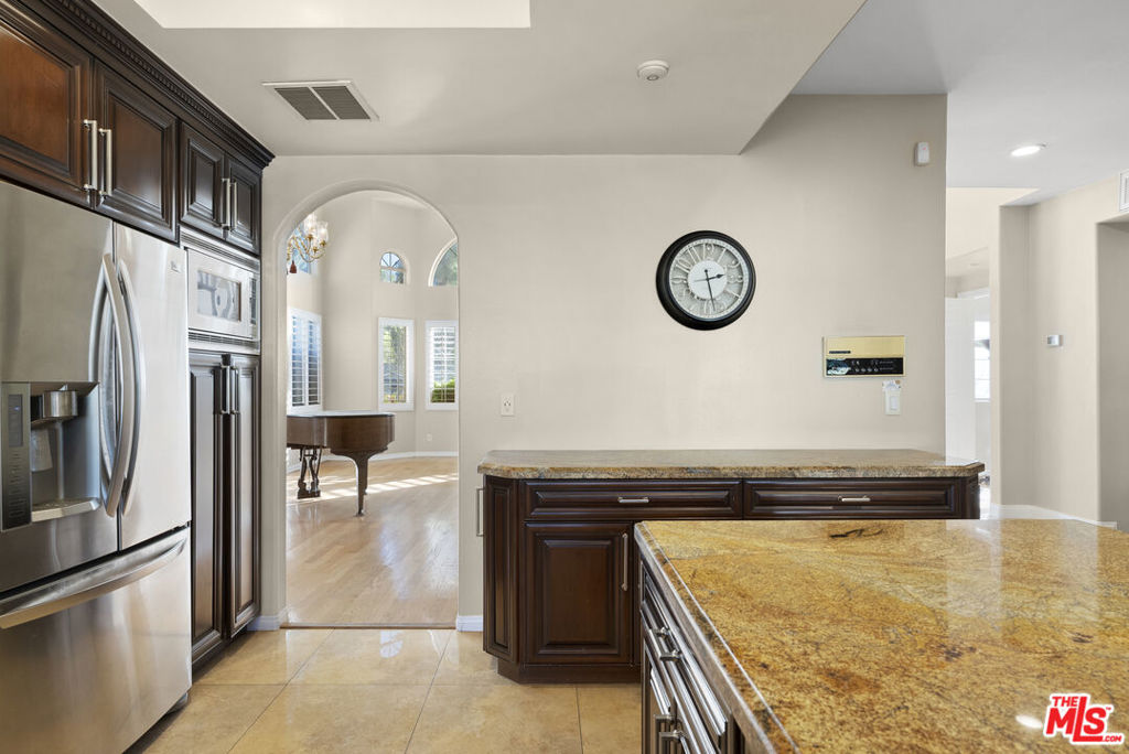 20741 Devonshire Street