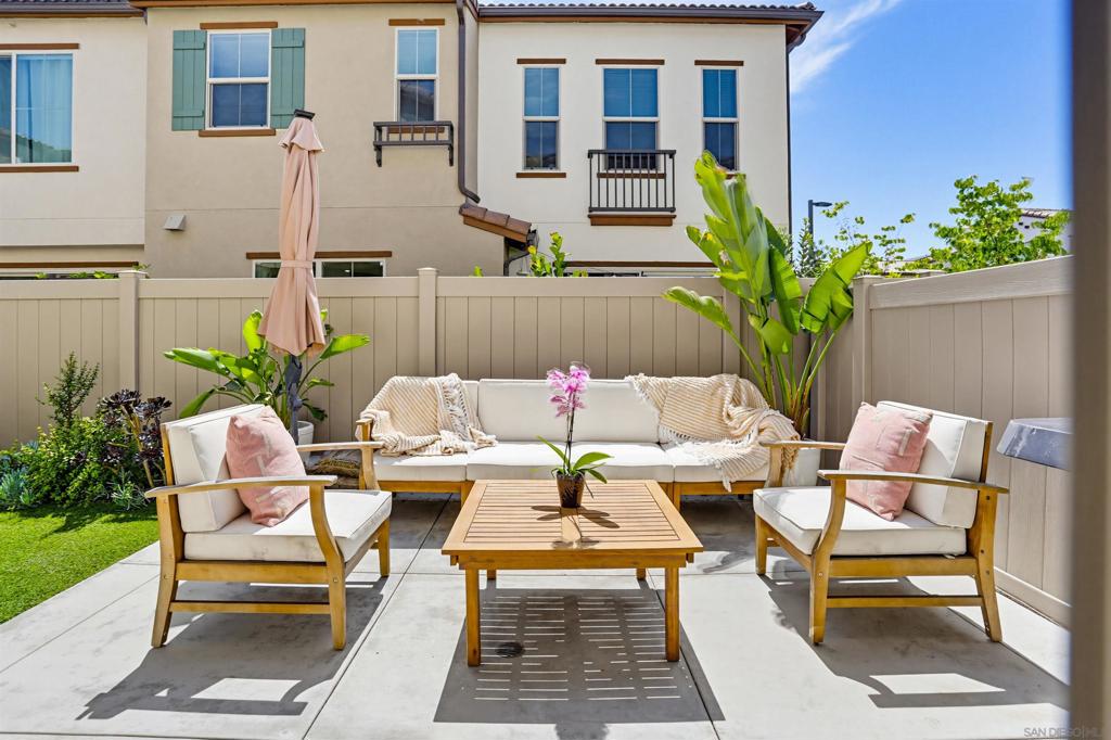 1739 Valley Oak