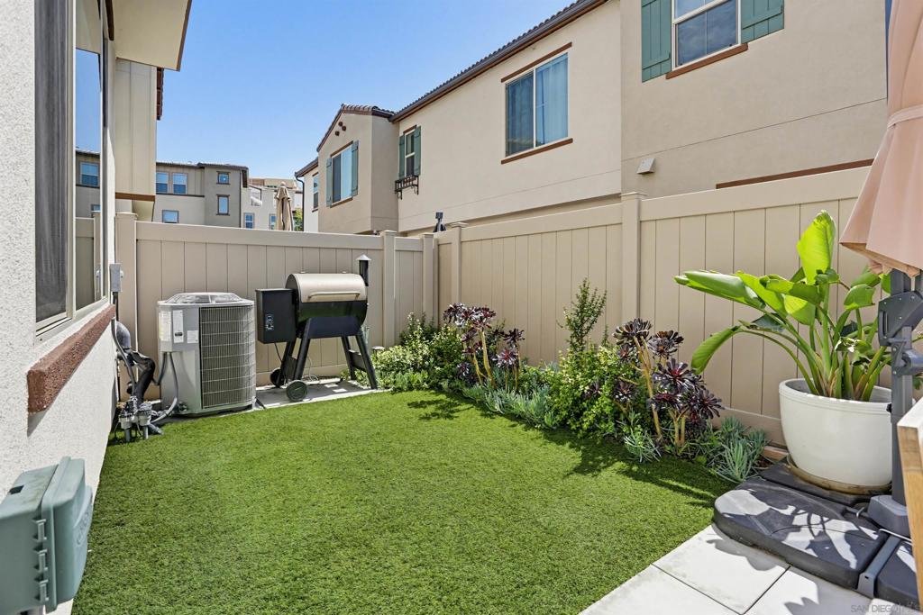 1739 Valley Oak