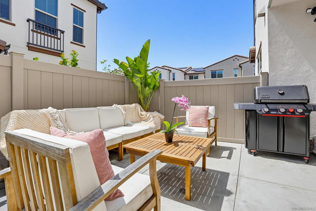 1739 Valley Oak