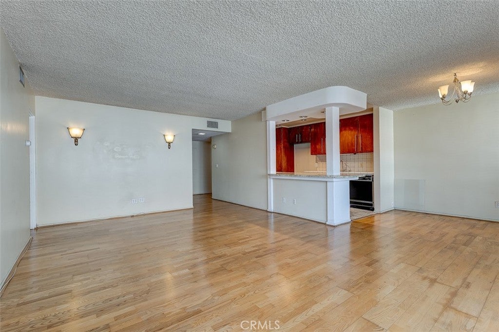 5454 Zelzah Avenue 215