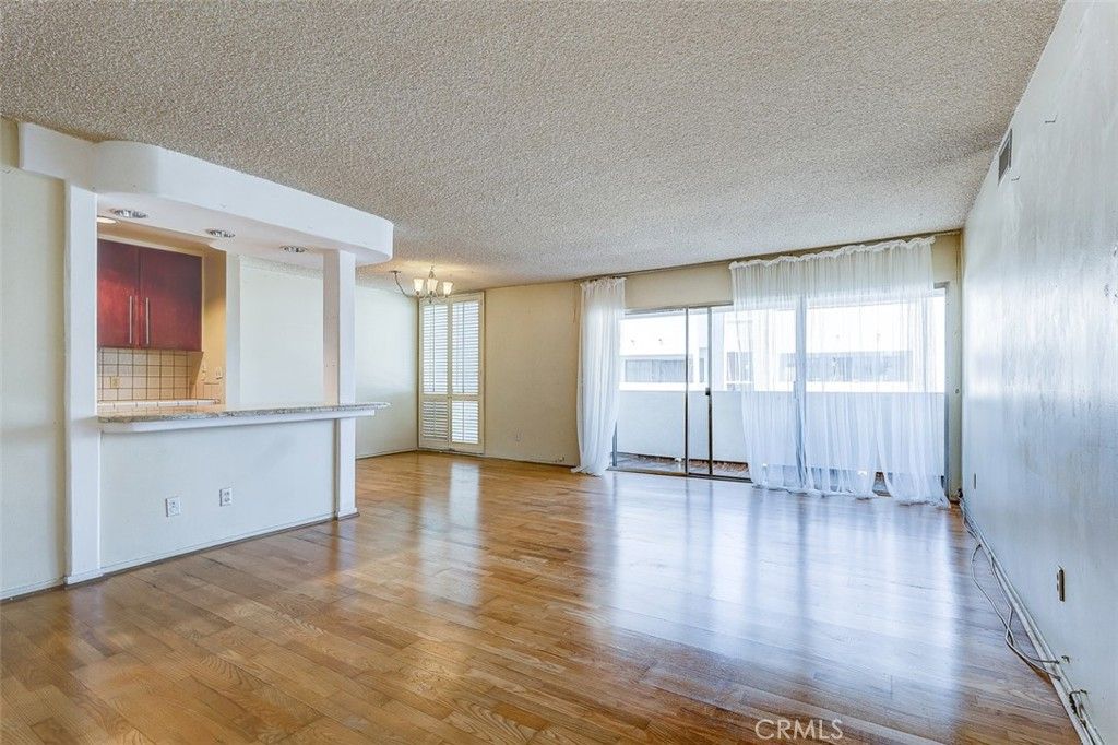 Photo of 5454 Zelzah Avenue #215, Encino, CA 91316 (MLS # SR25124906)