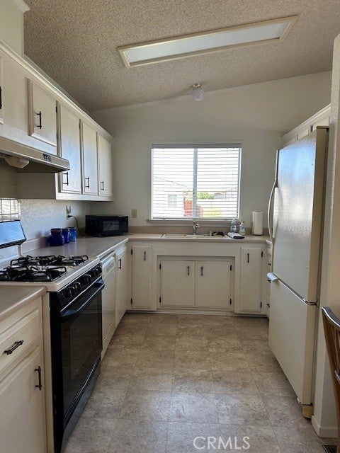 2124 Via Visalia