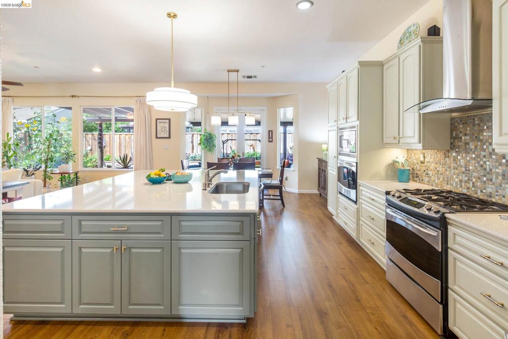2835 Hawthorn Ct