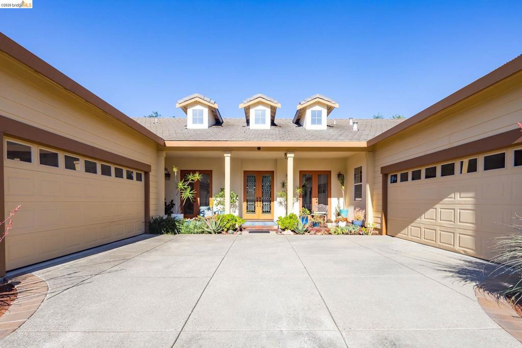 2835 Hawthorn Ct