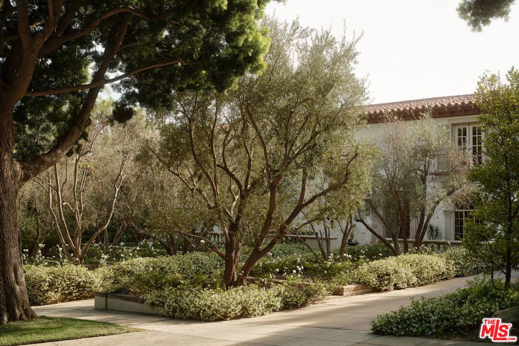 Photo of 703 N Arden Drive, Beverly Hills, CA 90210 (MLS # 26820181)