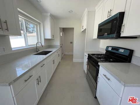 Photo of 8640 Baring Cross Street, Los Angeles, CA 90044 (MLS # 26644805)