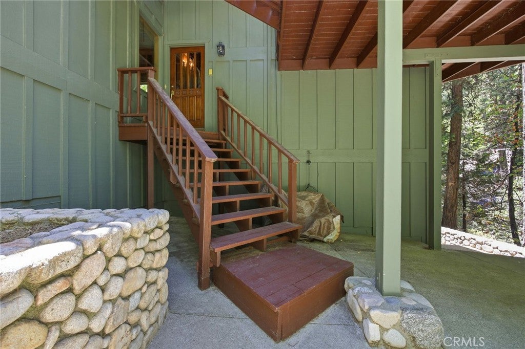 745 Kuffel Canyon