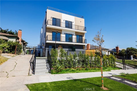 Photo of 1330 S Longwood Avenue, Los Angeles, CA 90019 (MLS # BB26190537)