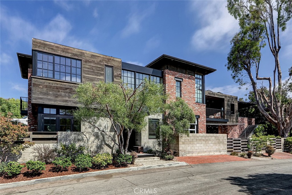 3208 Agnes Road