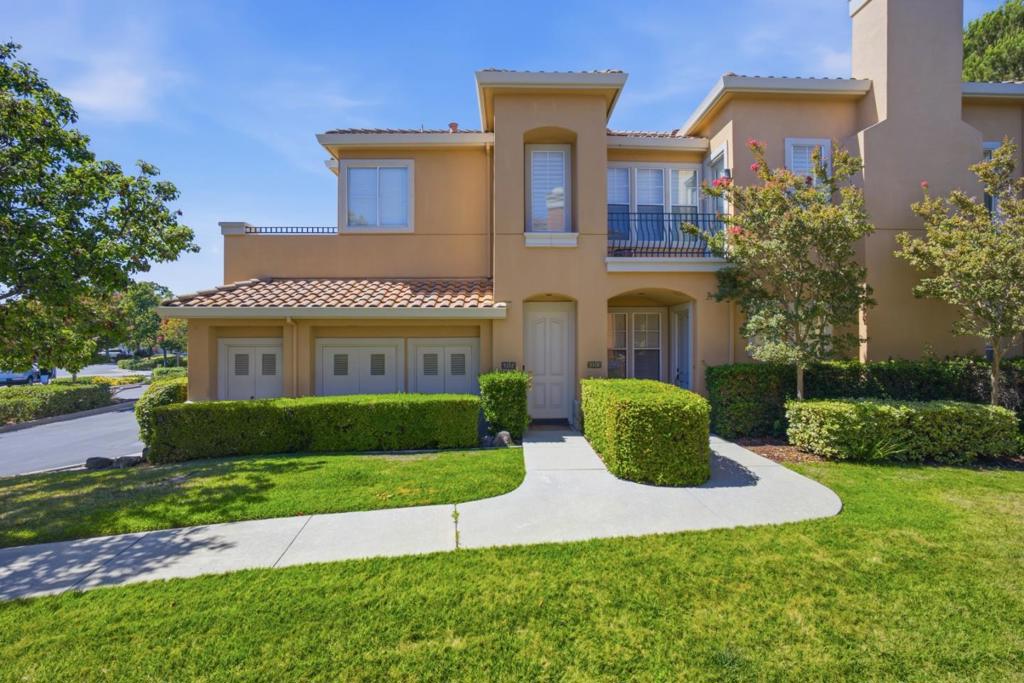 5352 Silver Garden Way