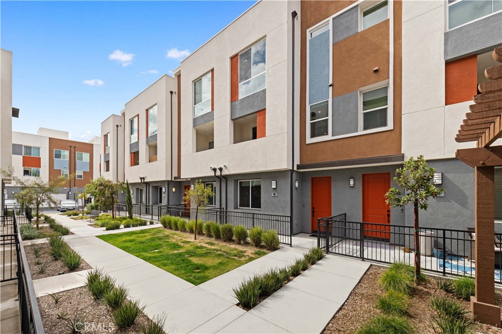 1816 E 1st 440