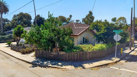 Photo of 637639 Riverside Avenue, Santa Cruz, CA 95060 (MLS # ML82065788)