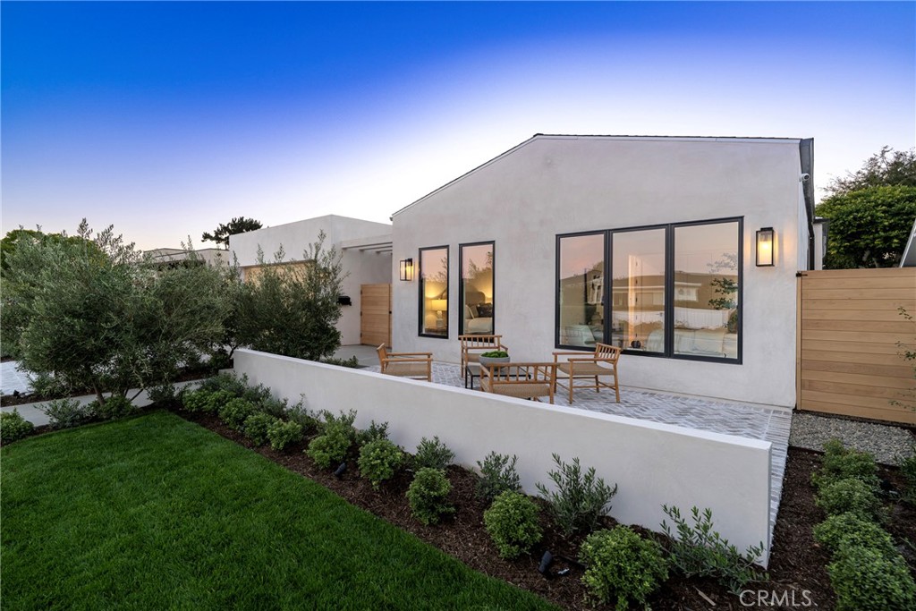 Corona del Mar South of PCH (CDMS) - Residential