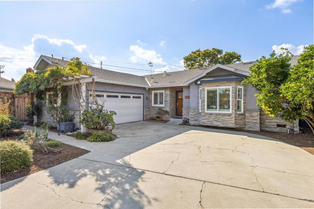 1815 Clare Court