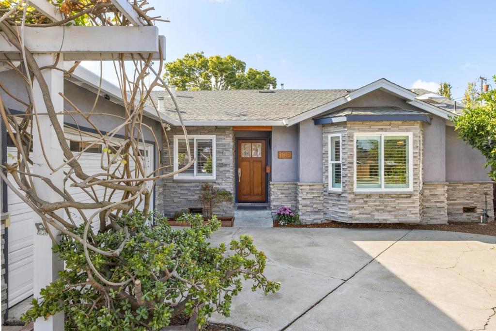 1815 Clare Court