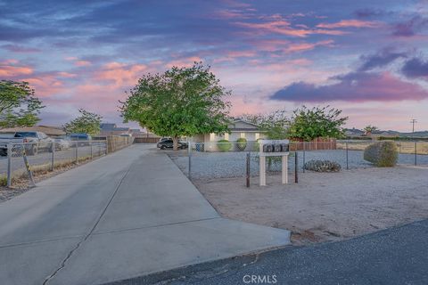 Photo of 13250 Mohawk Rd, Apple Valley, CA 92308 (MLS # HD26071618)