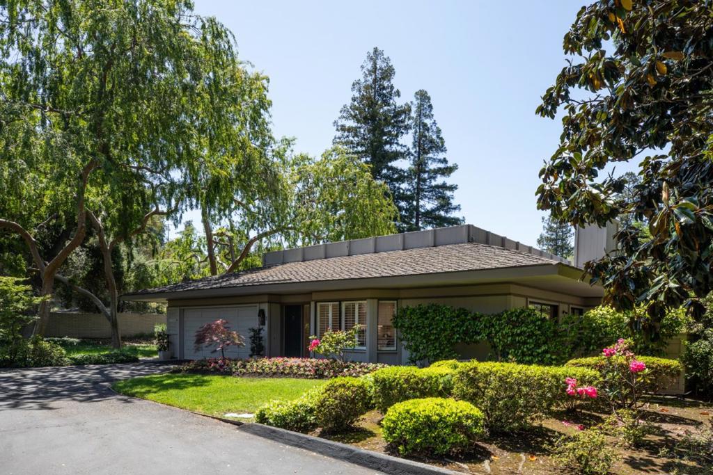 1 Bay Tree Lane