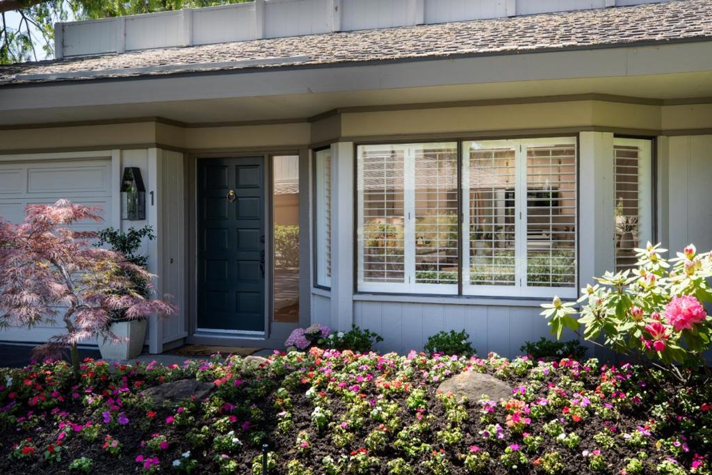 1 Bay Tree Lane