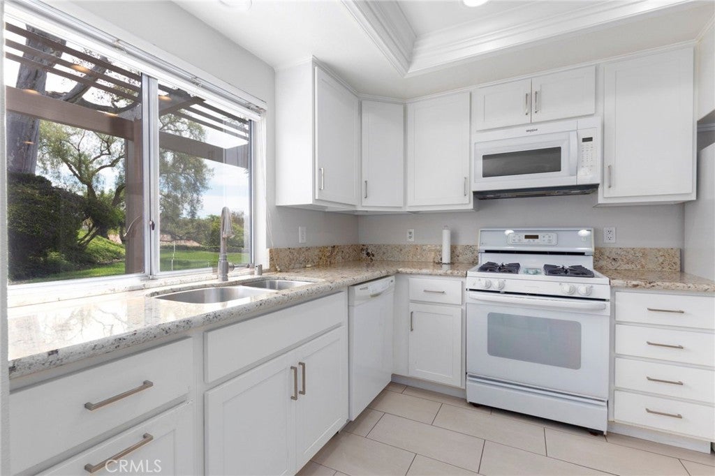 28302 Borgona, Mission Viejo CA 92692 - Photo 26