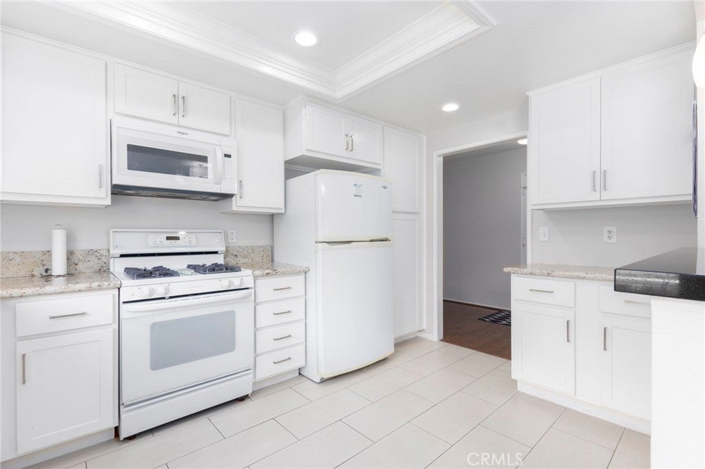 28302 Borgona, Mission Viejo CA 92692 - Photo 25