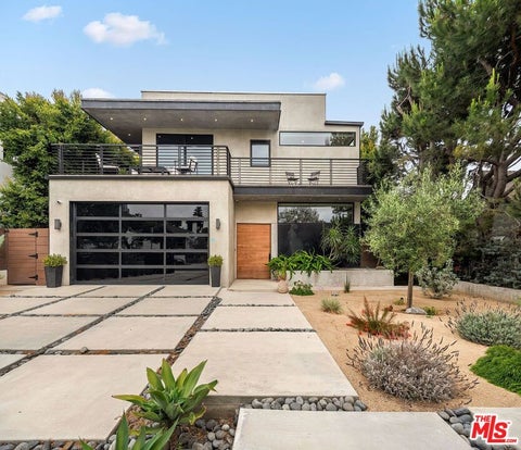 Photo of 10326 Keswick Avenue, Los Angeles, CA 90064 (MLS # 26998719)