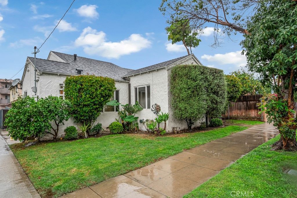 Photo of 1525 Orizaba Avenue, Long Beach, CA 90804 (MLS # PW26037351)