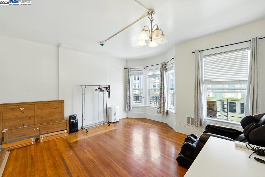 NOB HILL - Residential Income
