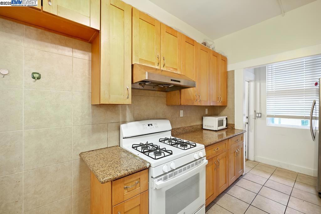 NOB HILL - Residential Income