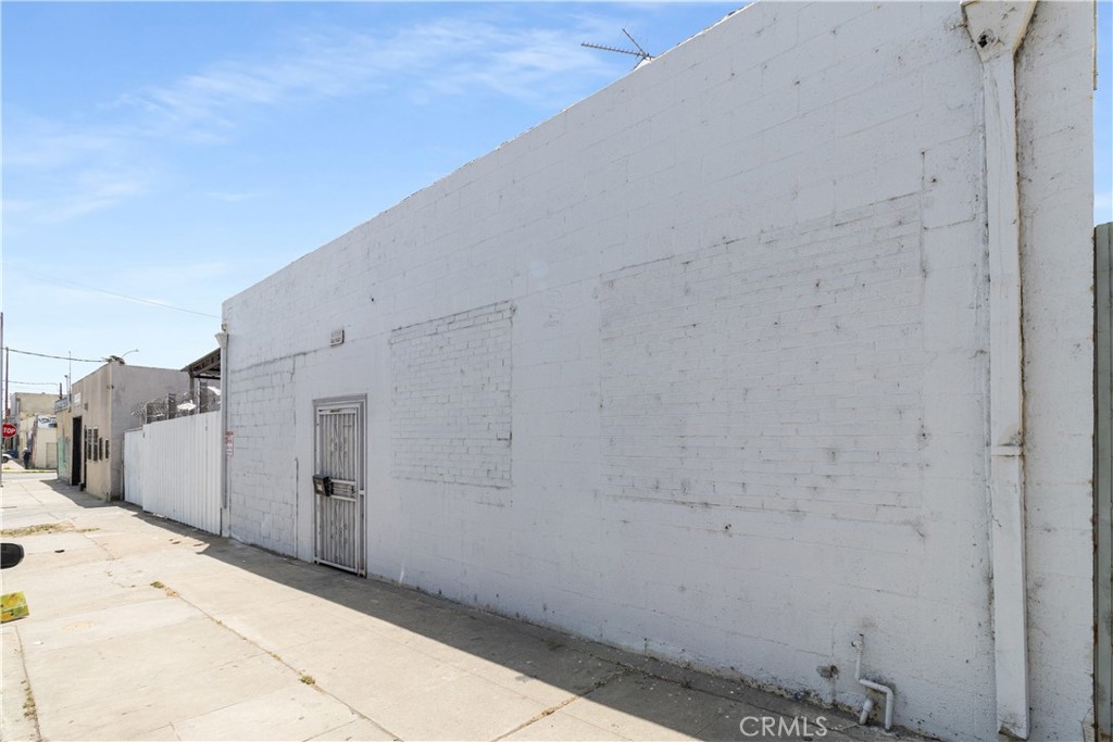 Building is in great condition ideal for warehouse or to to establish a new business this building is ready for the new owners to take possession.