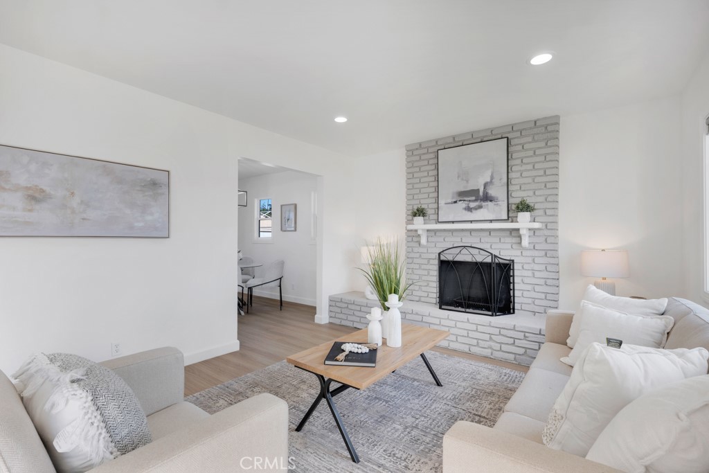 17733 Los Alimos Street