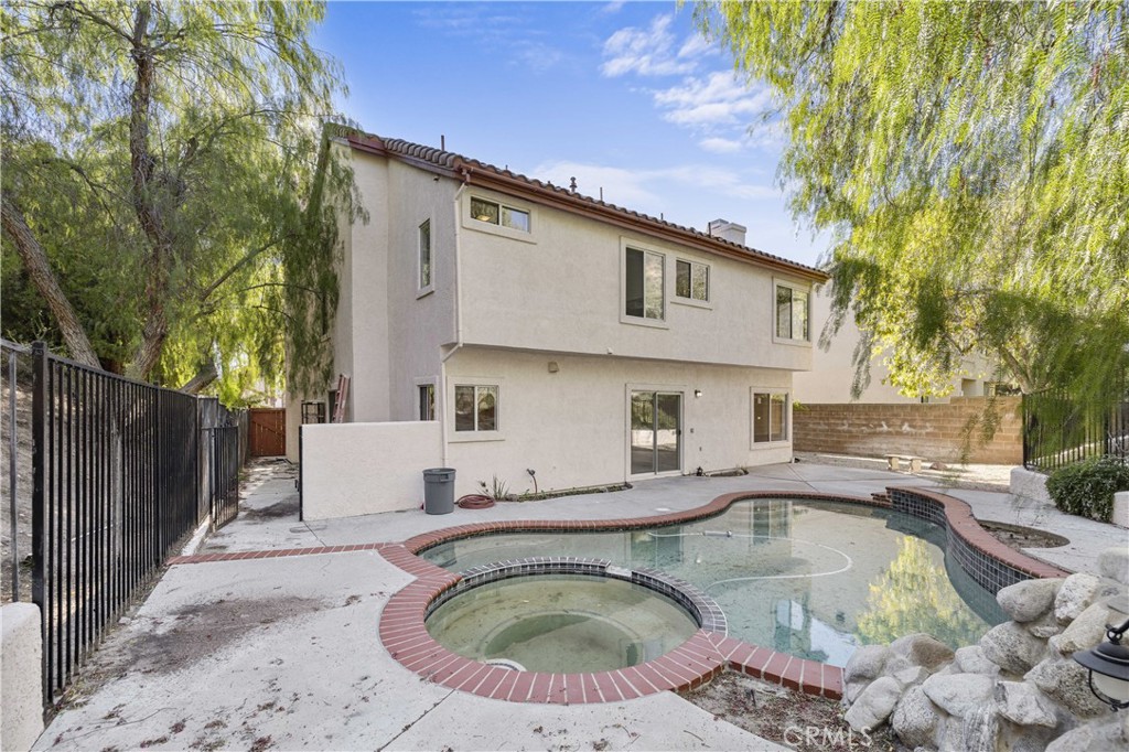 Collage (COLG) - Residential