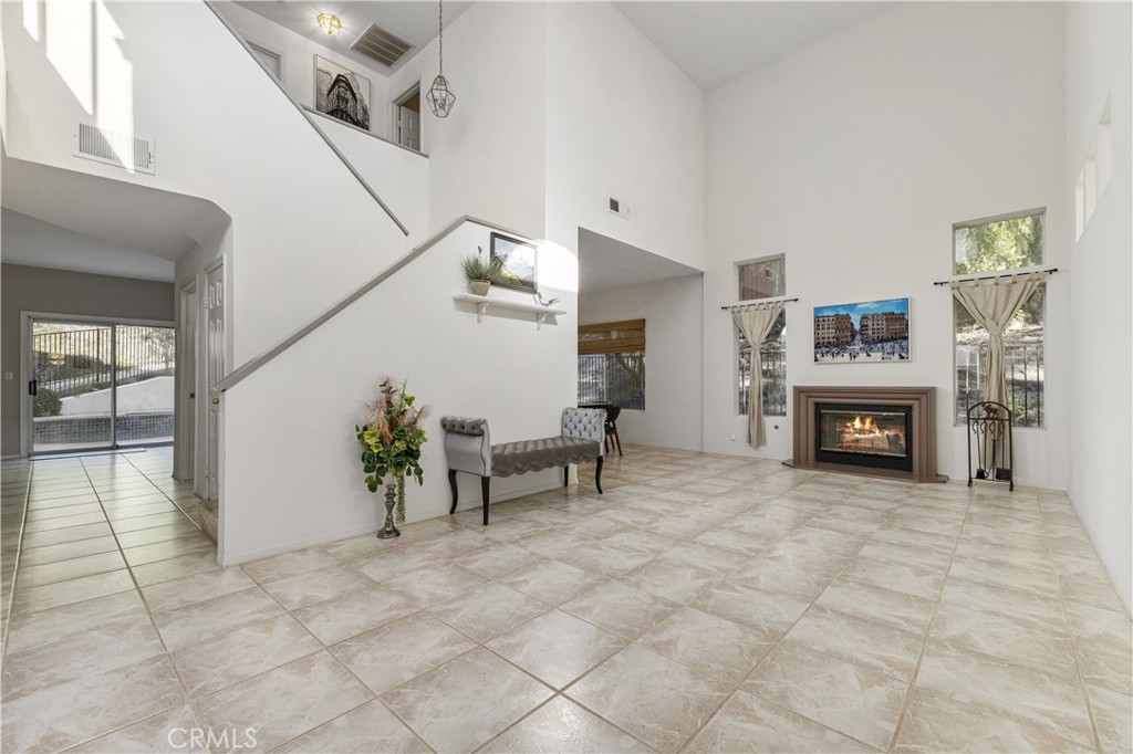 Collage (COLG) - Residential