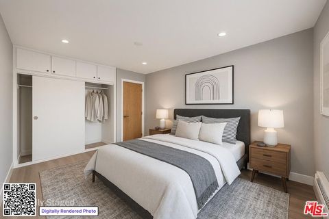 Photo of 326 S Serrano Avenue #4, Los Angeles, CA 90020 (MLS # 25627971)