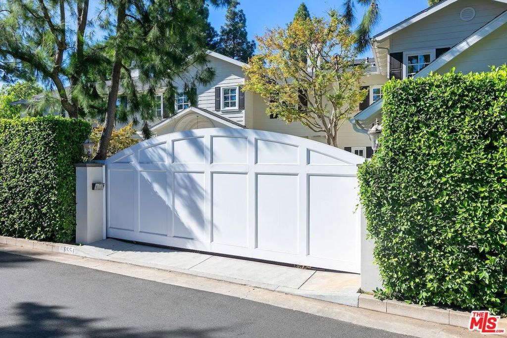 Photo of 655 N Faring Road, Los Angeles, CA 90077 (MLS # 25597237)