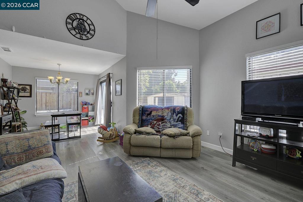 2099 Meadowlark Ln