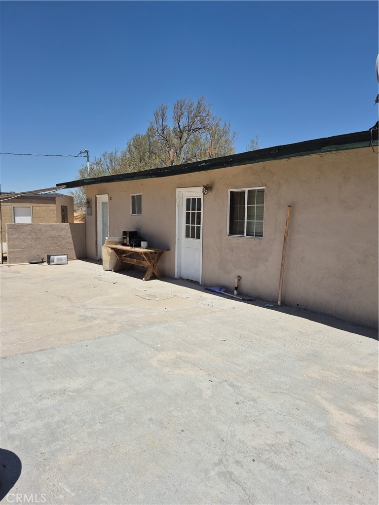 Too many possibilities!!!!! Come to see this great jewel full of opportunities and a great investment for you near future. Locate just minutes from the 40 freeway and just 20 minutes from Barstow. You must to come to see for yourself and expand your ideas what can you do with this property, use your imagination and make this property you vacation home or you permanent residence. There is a huge building across the that can be use as storage, Garage or anything you want.