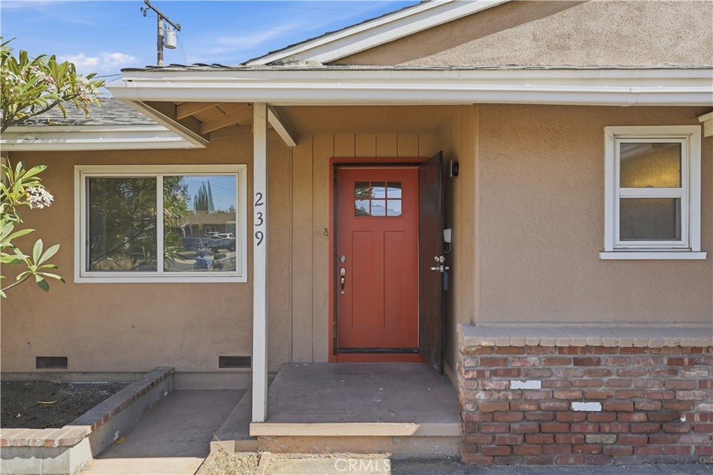 239 E Cypress
