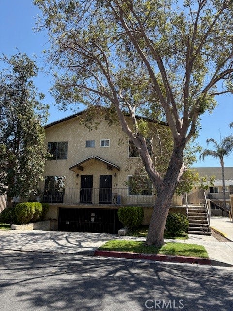 216 W Tujunga Avenue