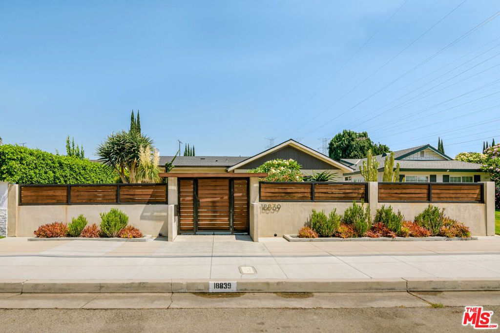 Photo of 18839 Plummer Street, Northridge, CA 91324 (MLS # 25591229)