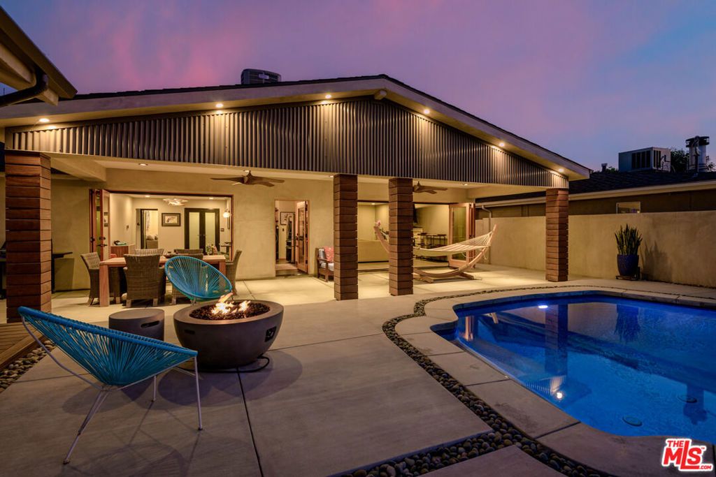 Photo of 18839 Plummer Street, Northridge, CA 91324 (MLS # 25591229)