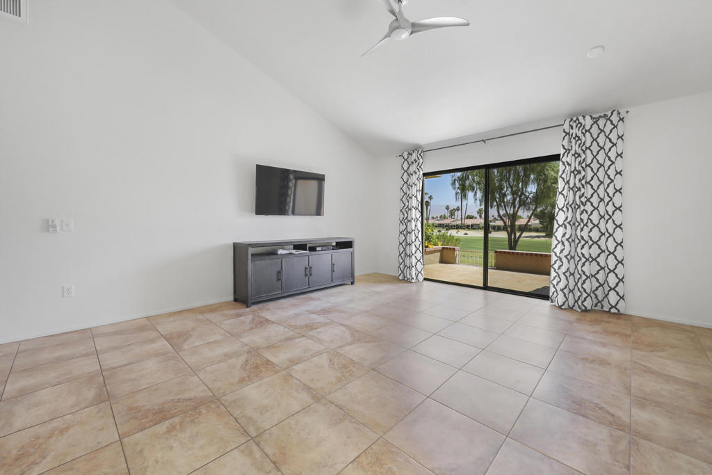 40492 Bay Hill Way