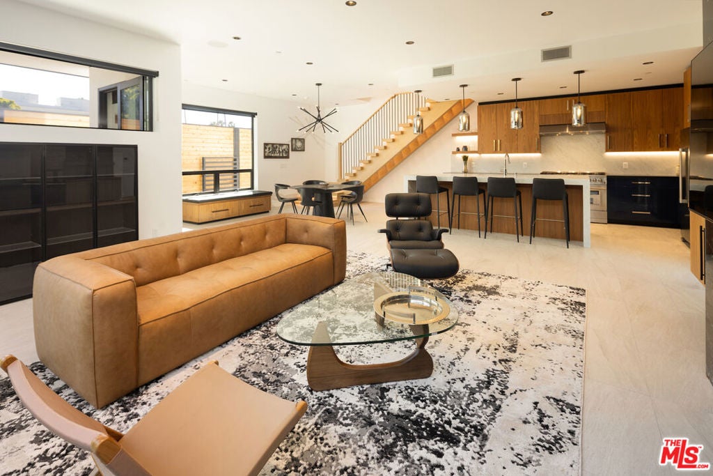 Photo of 212 Bay St ST #103, Santa Monica, CA 90405 (MLS # 26848923)